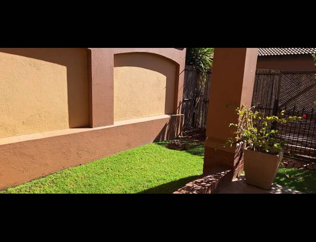 3 BEDROOM PROPERTY TO RENT IN LAKEFIELD